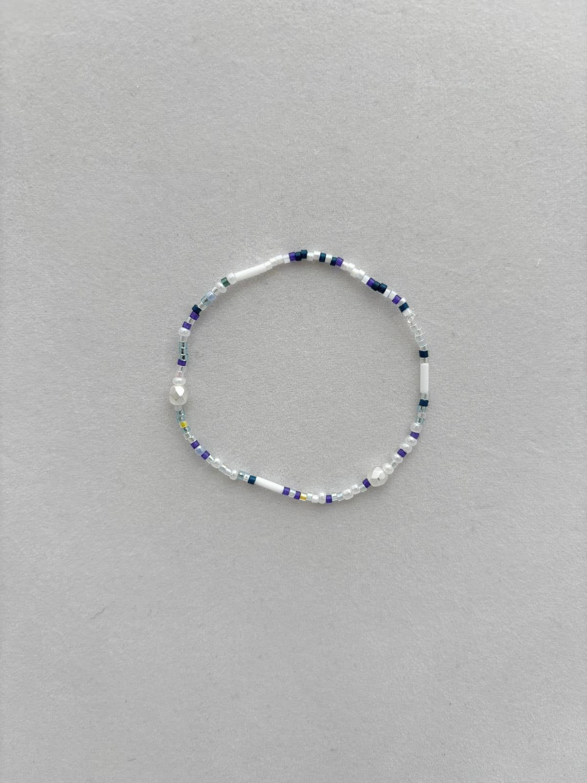 bracelet bleu, blanc et argent