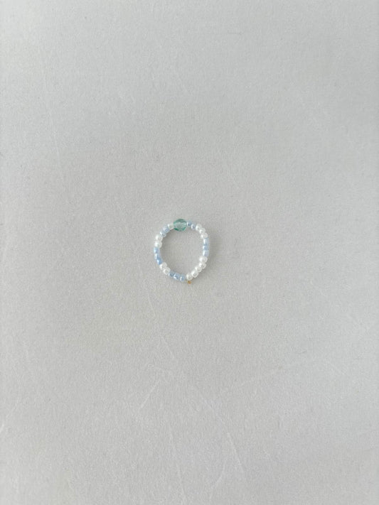 bague bleue et blanche